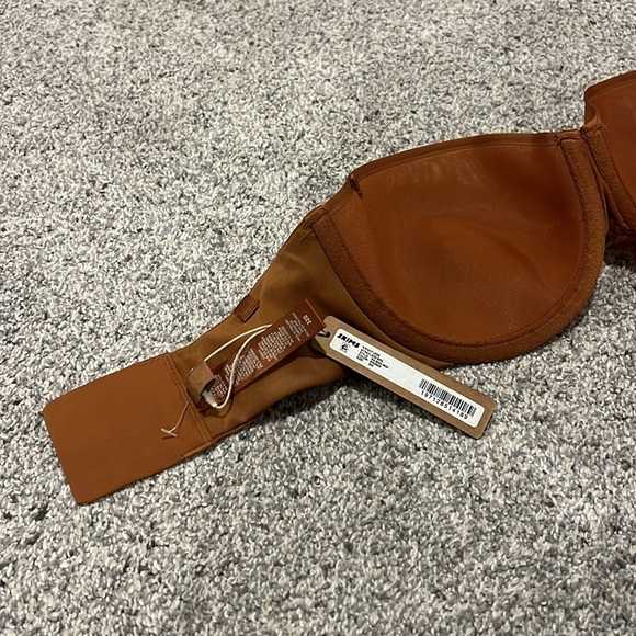 SKIMS Ultra Fine Mesh Strapless Bra 32D - no straps NWT - Picture 6 of 8